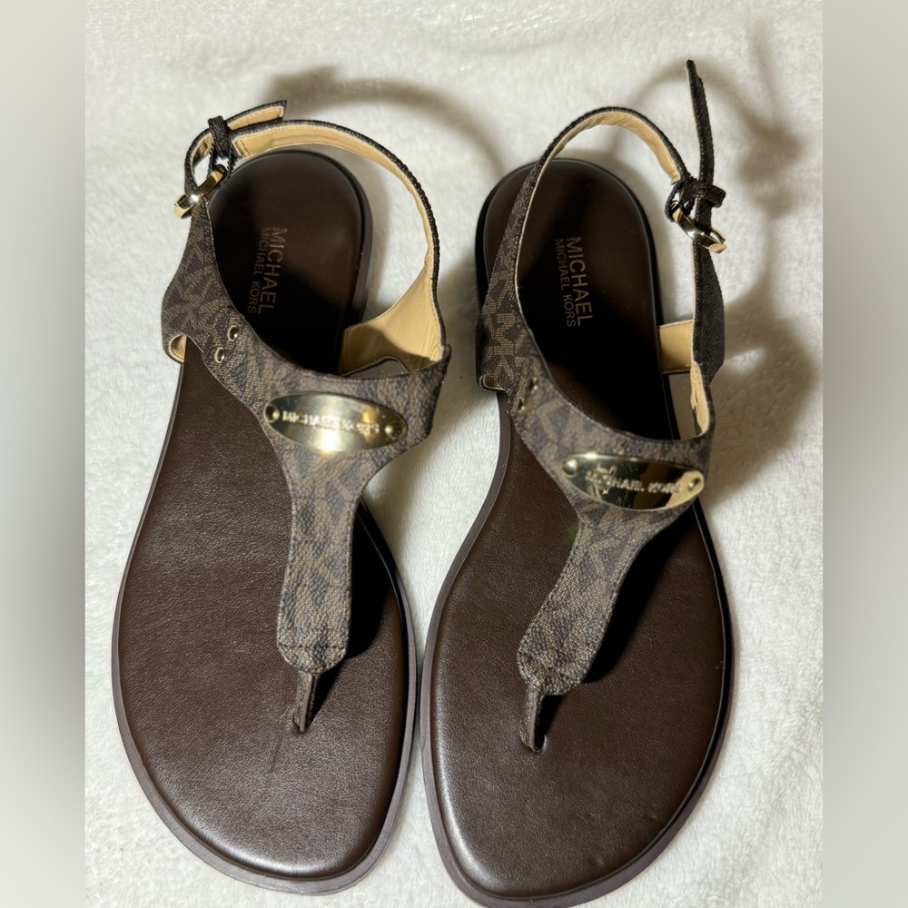 Women's MK Plate Flat Thong Sandals size 8